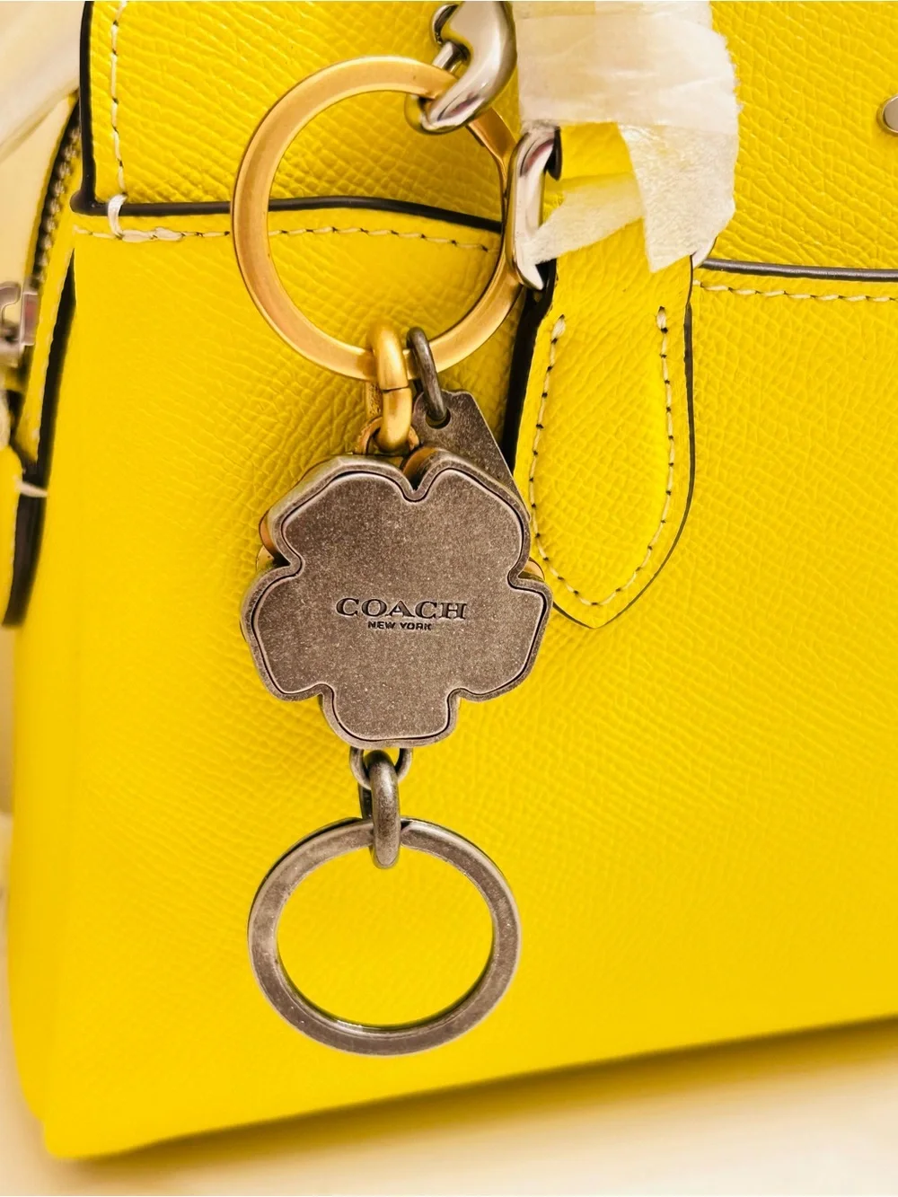 Coach ❤️♥️❤️♥️ price